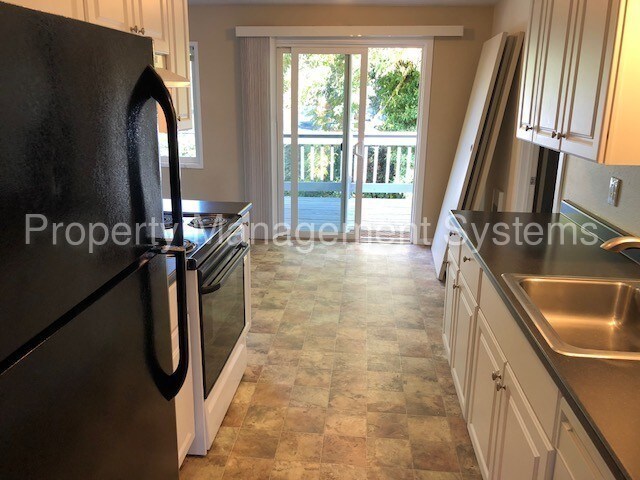 Building Photo - Lovely 2br 1bth-875 sq ft, 2 parking spaces