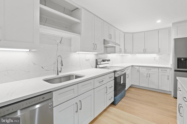Building Photo - 812 Park Ave
