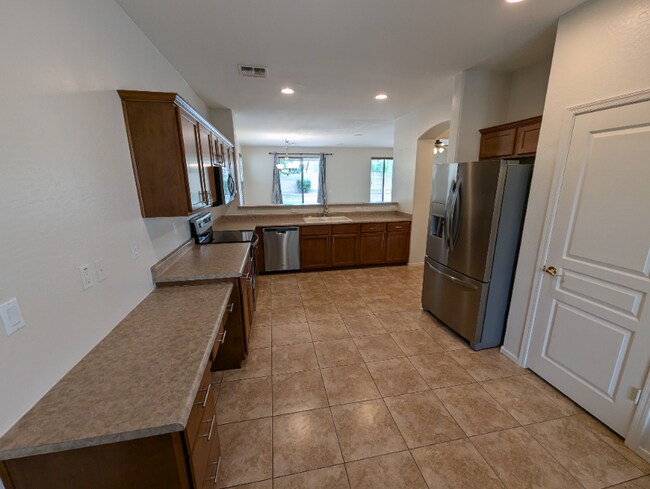 Building Photo - 1575 E Palo Verde Dr