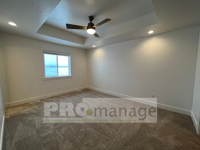 Foto del edificio - 3 Bed, 2 Bath Town Home w/ 2 Car Garage - ...