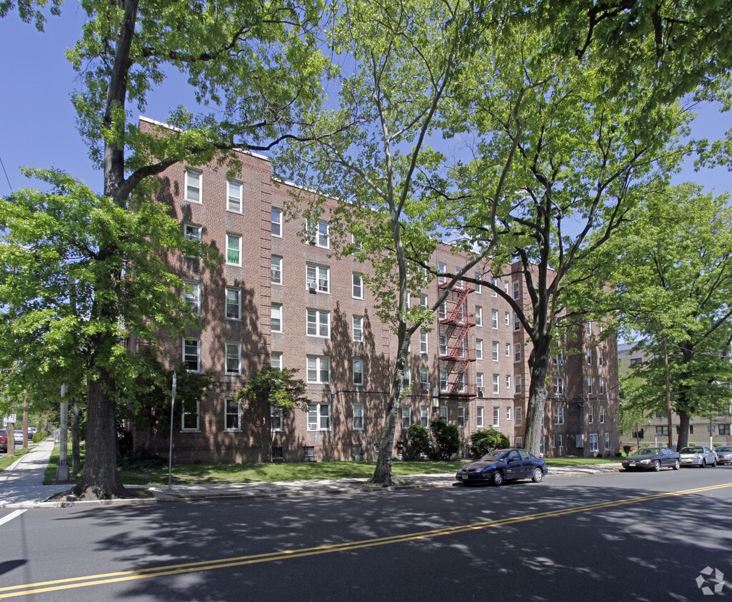 Building Photo - 103 Chancellor Ave