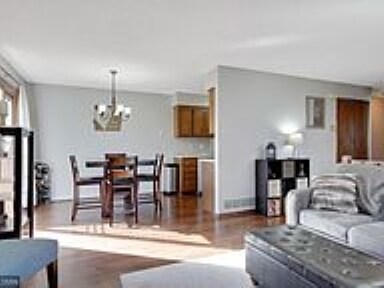 Comedor - 1A Golden Oak Dr