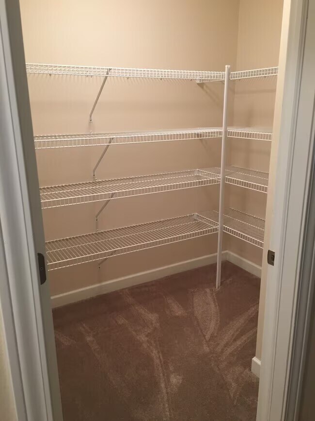 Trastero - 2500 Muscatine Ave