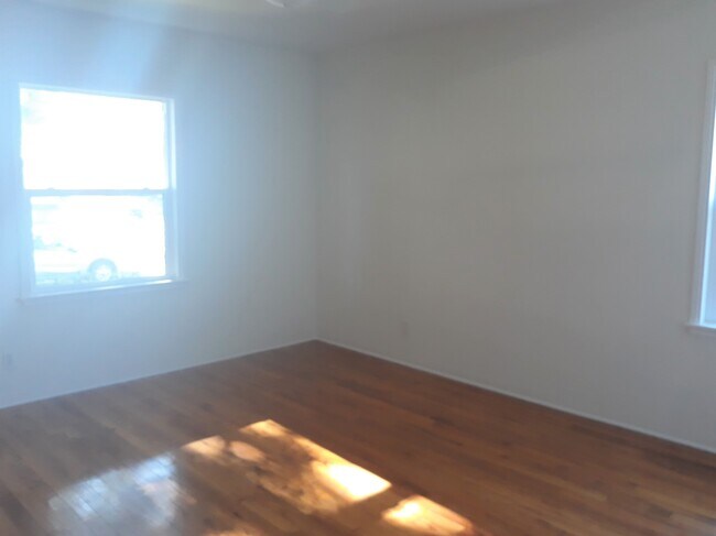 Bedroom 1 - 4470 Elenda St