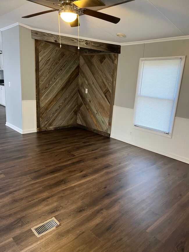Building Photo - 107 Racegate Run