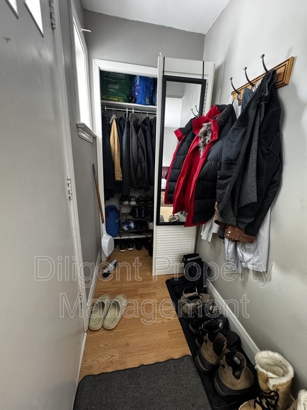 Building Photo - 180 Dumble Ave