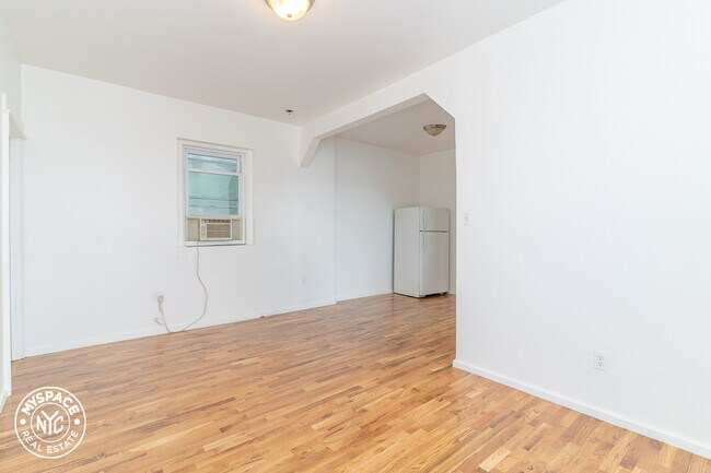 Building Photo - 41 St Nicholas Ave