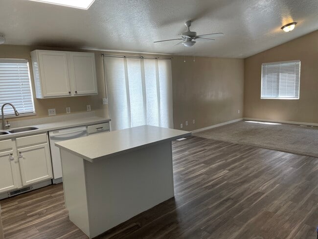 Building Photo - 2406 E 1170 S