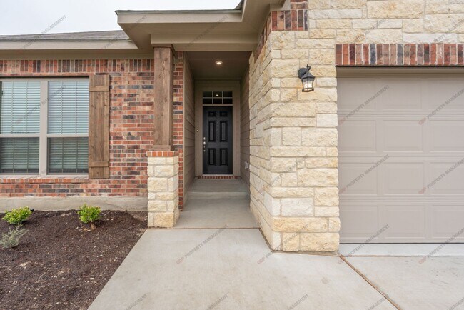 Foto del edificio - 742 Friar Tuck Dr