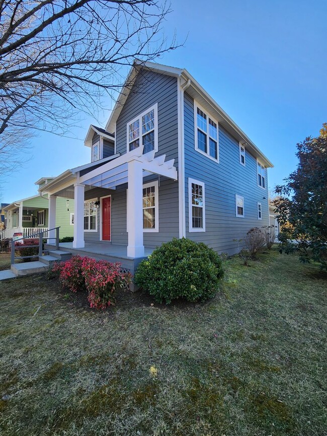 Building Photo - Black Mountain Rental-Cotton Creek Neigbor...