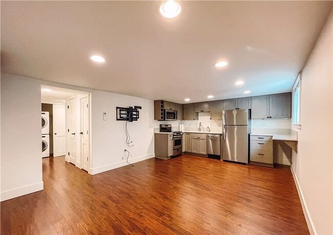 Photo - 1Bd/1Ba Kirkland Duplex House