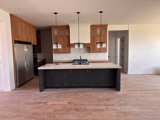 Building Photo - BRAND NEW 5 bed | 3 bath | 3 car garage cu...