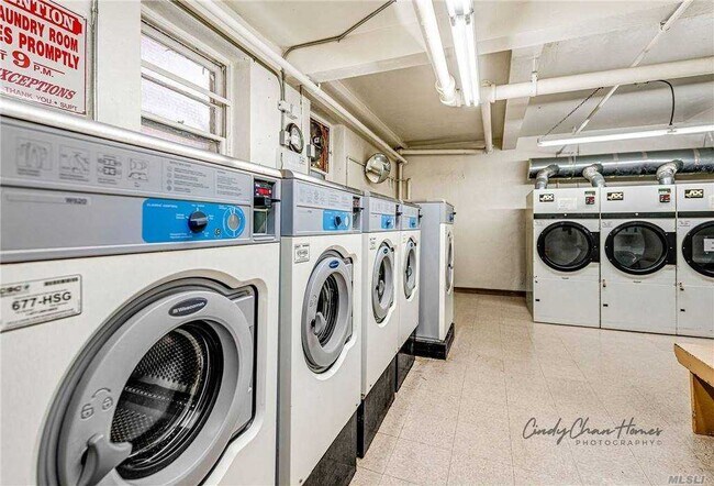 Foto del edificio - 142-35 84th Dr