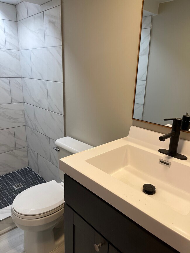 Baño n.° 2 - 5016 Gramar St