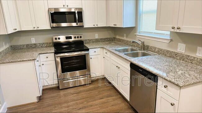 Building Photo - 710E Adoue St