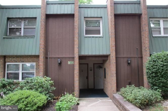 Primary Photo - 209 Meadowview Ln