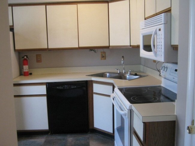Foto del edificio - 1374 Ivywood Rd