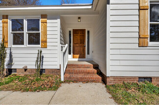 Building Photo - 421 Danielle Dr