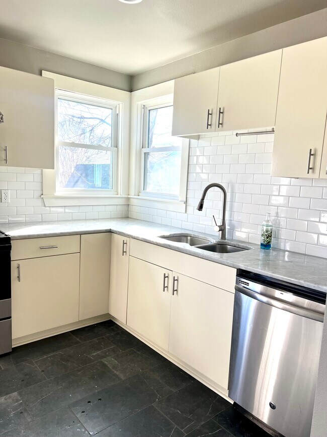 Foto del edificio - 6709 Greenwood Rd