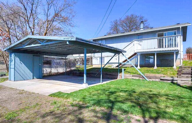 back yard/carport/deck - 1734 E Liberty Ave