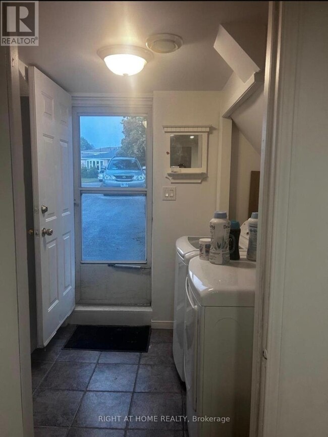 Building Photo - 783 Consort Crescent