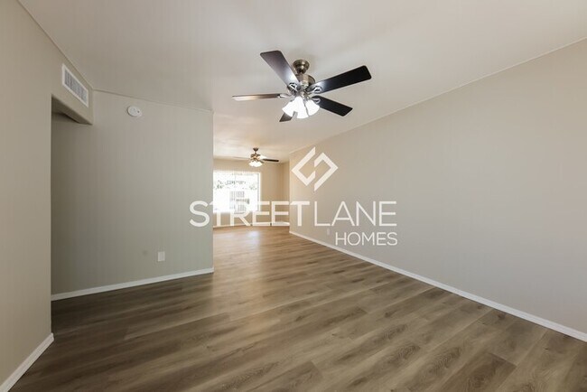 Building Photo - REDUCED! Charming 4 bedroom home in Glendale!