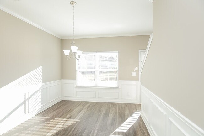 Foto del edificio - 707 Fieldcrest Dr