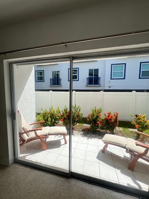 Foto principal - 1135 101st St