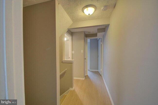 Building Photo - 704 Brune St