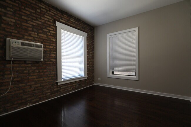 Building Photo - 3422 N Elaine Pl