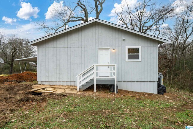 Building Photo - 121 Holt Ave