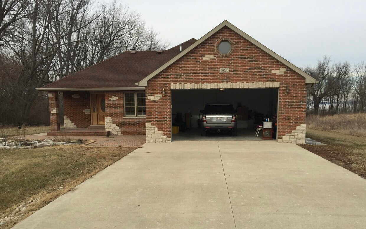 1423 E Orchard Dr, Edgerton, WI 53534 House Rental in Edgerton, WI