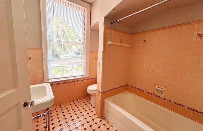 Building Photo - 511 Lowell Ave