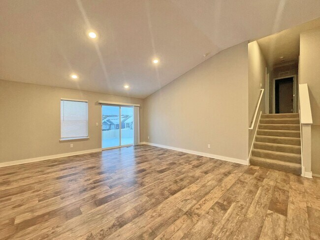 Building Photo - Gorgeous Like-New Home in Copper Hills, Never Rented, Fenced Yard, Huge Family Room, 3-Car Garage...