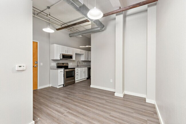 Foto del edificio - 920 Broadway Blvd