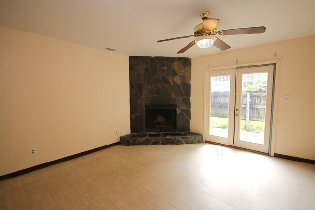 Foto del edificio - Spacious 2 Bedroom Rental Near Mobile Hwy ...