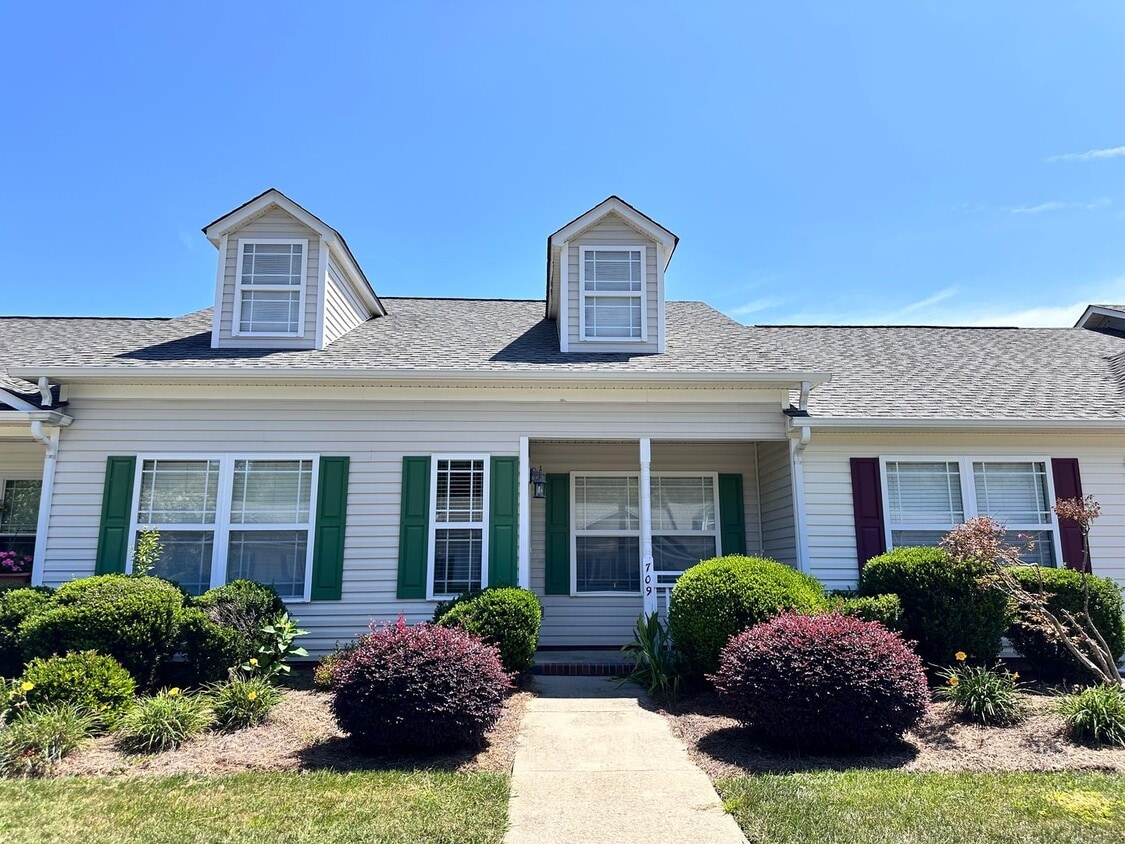 Primary Photo - Exclusively Offered by Muse Realty, LLC