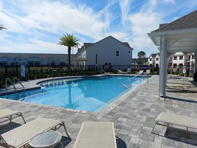 Building Photo - 12866 Josslyn Ln