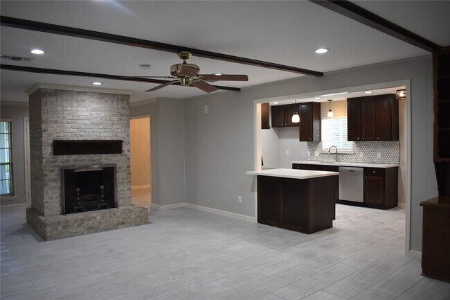 Foto del edificio - 3110 Springhill Dr