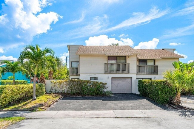 Building Photo - 3015 Florida Blvd