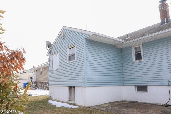 Foto del edificio - 118 Hobart Ave