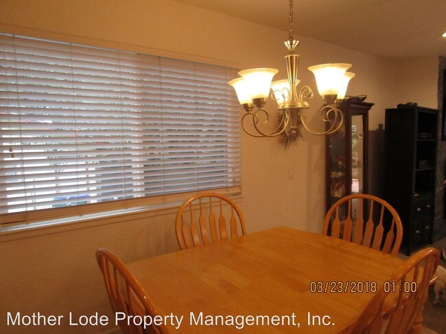 Foto del edificio - 3 br, 2 bath House - 17883 Robin Road