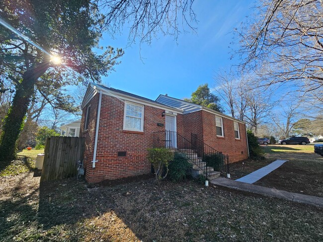 Foto del edificio - Cute Home in Plaza-Midwood/Noda Area