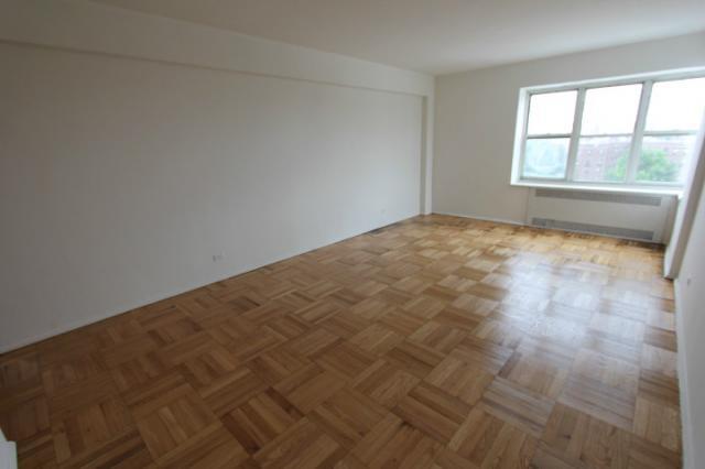 Foto principal - 2 bedroom in Rego Park NY 11374