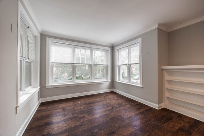 Building Photo - 6300 N Oakley Ave