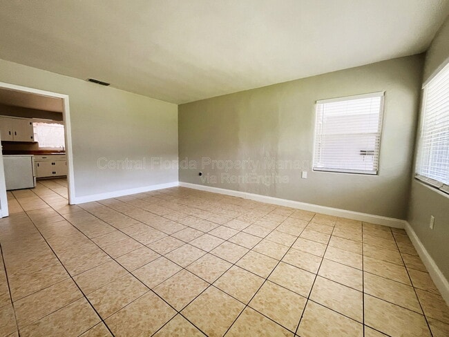 Building Photo - 1510 Altaloma Ave