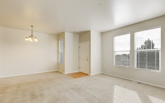 Building Photo - Comfortable 3-Bedroom Townhome in Cross Cr...
