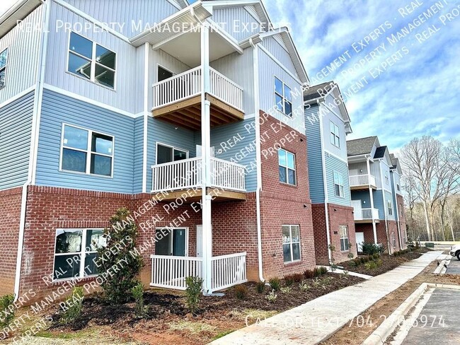 Foto del edificio - 7023 Star Oaks Ln