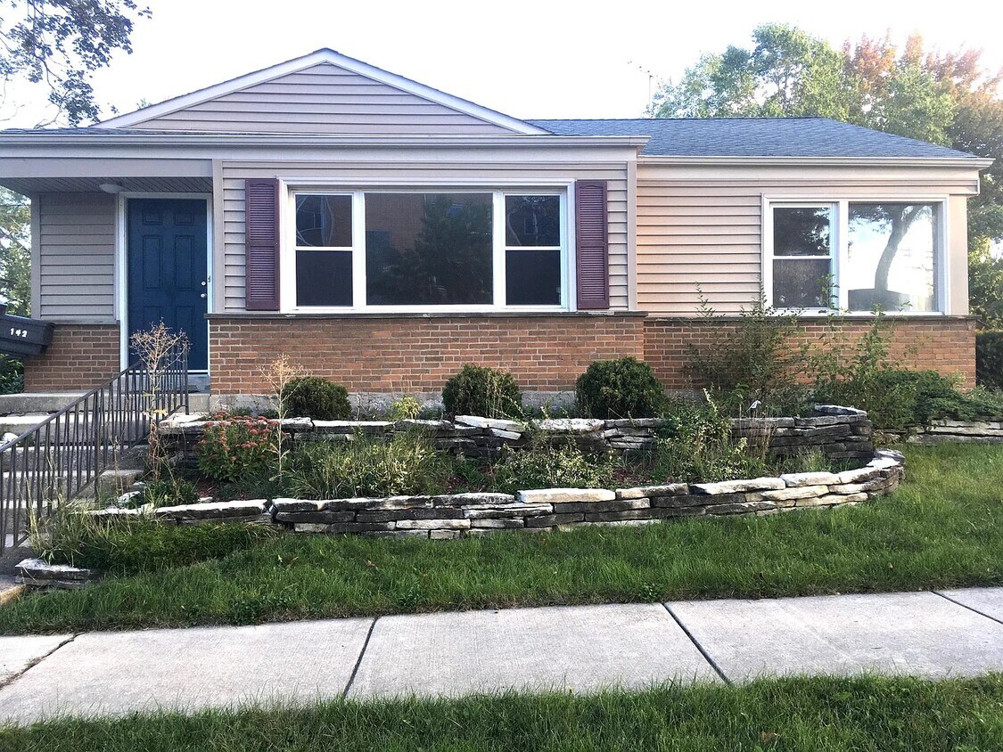 Foto principal - 142 E Grove St