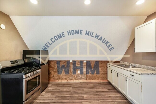 Foto del edificio - 2720 N Oakland Ave